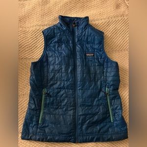 Patagonia full zip puffer vest. Women’s size Large